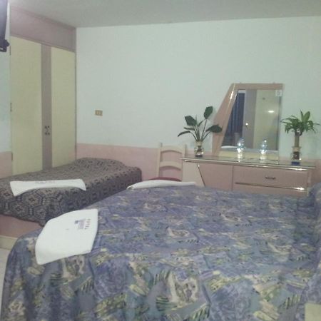 Hotel Diamante Inn Uriangato ภายนอก รูปภาพ