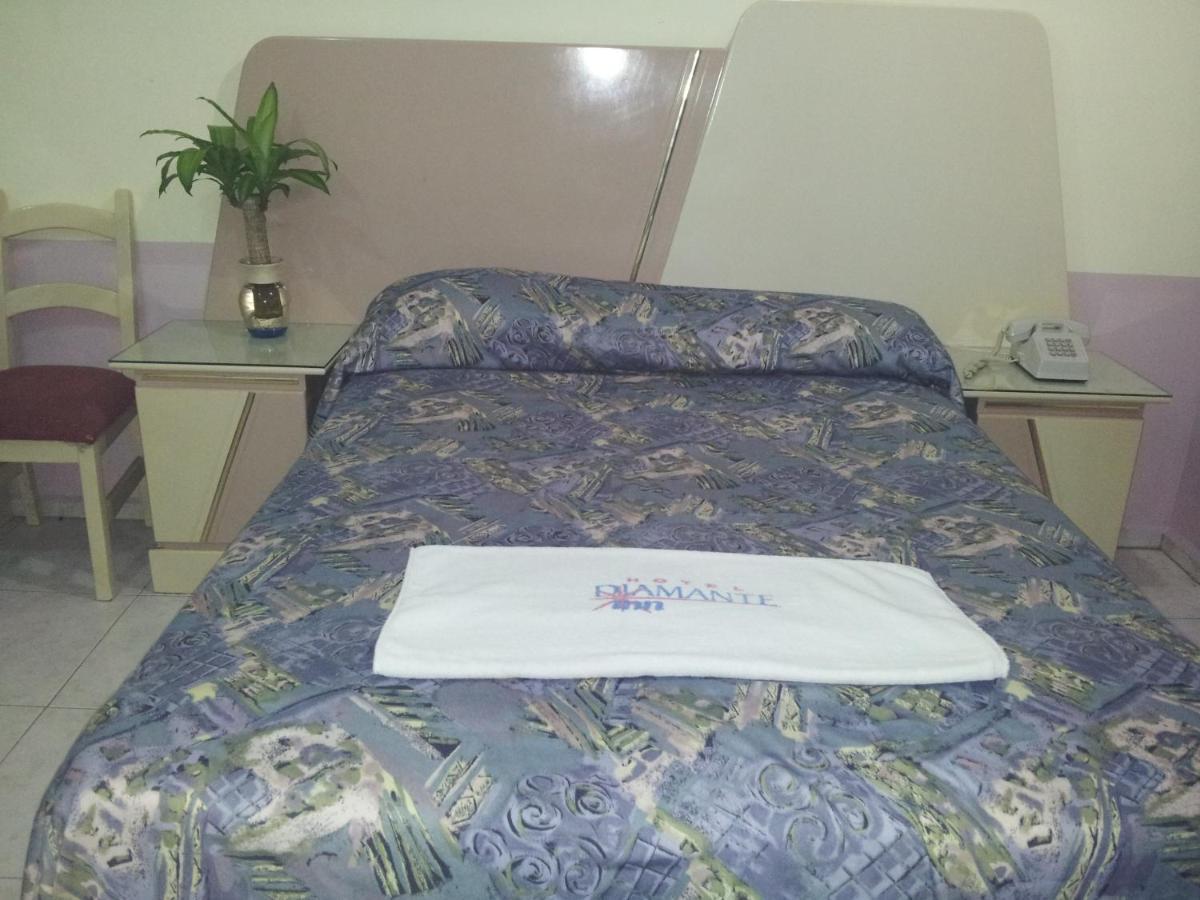Hotel Diamante Inn Uriangato ภายนอก รูปภาพ