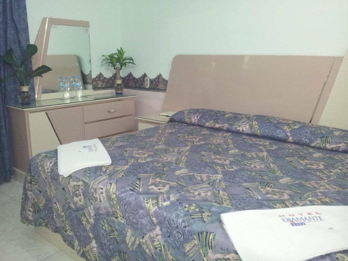 Hotel Diamante Inn Uriangato ภายนอก รูปภาพ