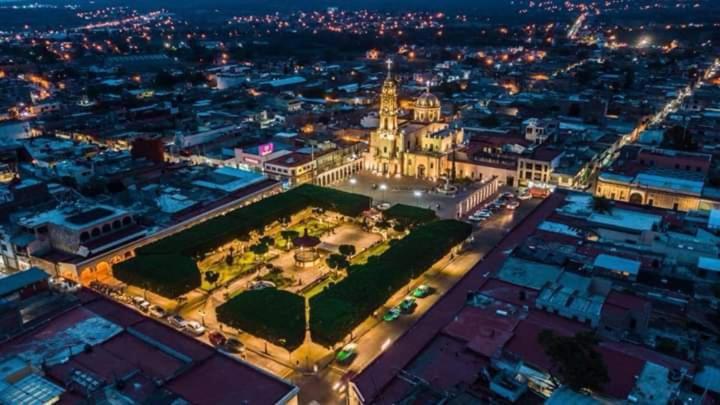 Hotel Diamante Inn Uriangato ภายนอก รูปภาพ